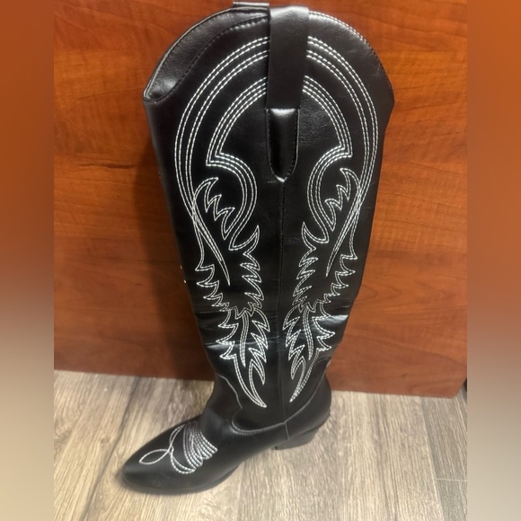 Black Western Cowboy Boots with White Stitching - Picture 4 of 11